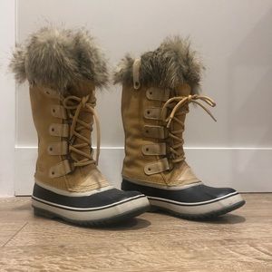 SOREL - SIZE 8 BOOTS